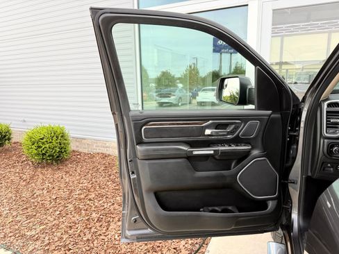 Used 2019 RAM 1500 Laramie AWD/4WD image 15