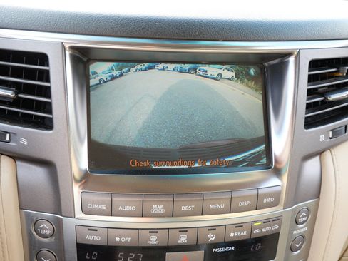 Used 2008 Lexus LX 570 4WD w/ Technology Pkg image 18