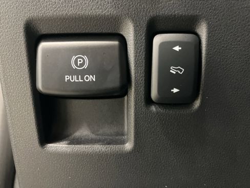 Used 2024 Ford Expedition Max XLT image 16