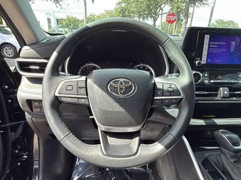 Used 2023 Toyota Highlander XLE FWD image 20