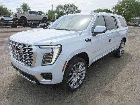 New 2026 GMC Yukon XL Denali AWD/4WD image 9