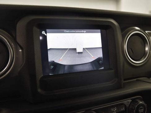 Used 2021 Jeep Gladiator Overland w/ Cold Weather Group image 19