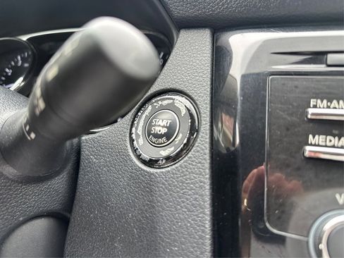 Used 2016 Nissan Rogue SV AWD/4WD image 26