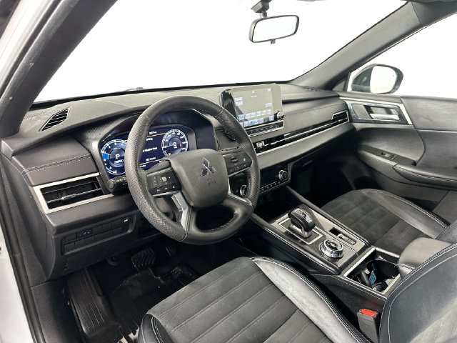 Used 2024 Mitsubishi Outlander SE Black Edition AWD/4WD image 3