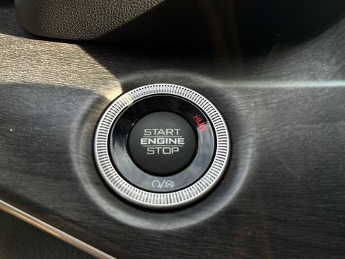 Used 2023 Jeep Grand Cherokee Limited image 18