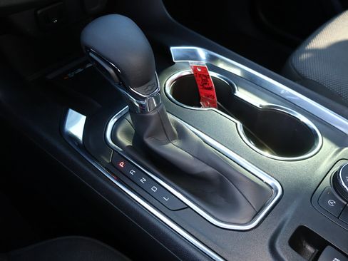 Used 2023 Chevrolet Traverse LT image 19