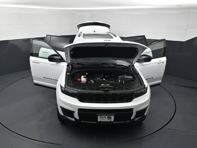 Used 2025 Jeep Grand Cherokee L Limited w/ Black Appearance Package AWD/4WD image 25