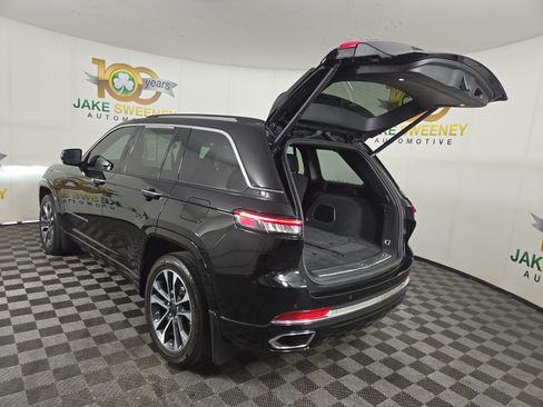 Used 2023 Jeep Grand Cherokee Overland w/ Luxury Tech Group IV AWD/4WD image 36