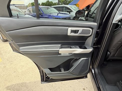 Certified 2024 Ford Explorer XLT RWD image 15