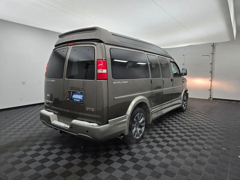 Used 2023 GMC Savana 2500 image 3