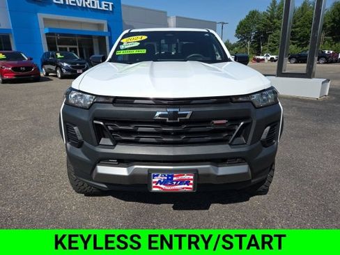 Used 2024 Chevrolet Colorado Trail Boss w/ Technology Package AWD/4WD image 3