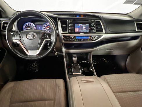 Used 2015 Toyota Highlander Plus FWD image 29