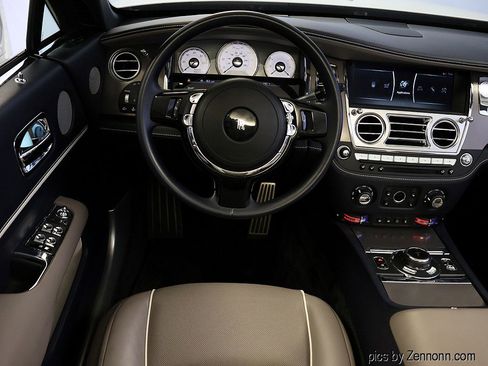 Used 2020 Rolls-Royce Dawn image 15