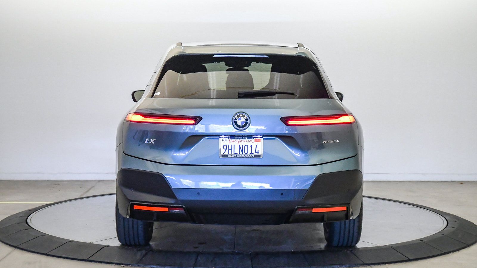 Used 2024 BMW iX xDrive50 AWD/4WD image 3