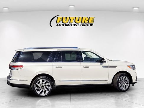 Certified 2023 Lincoln Navigator L Reserve AWD/4WD image 9