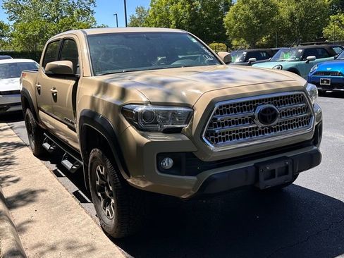 Used 2017 Toyota Tacoma TRD Off-Road w/ Premium & Technology Package AWD/4WD image 1