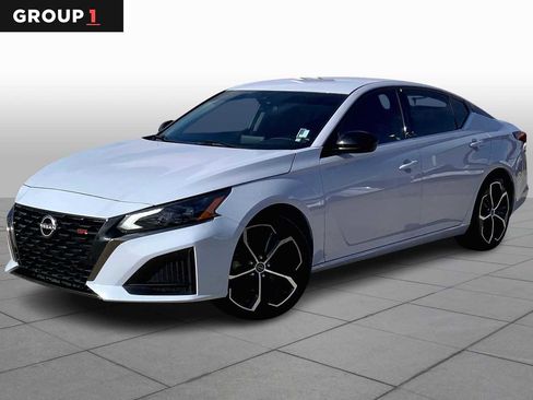 Used 2024 Nissan Altima 2.5 SR image 1