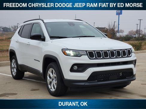New 2026 Jeep Compass Latitude image 2