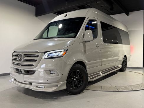Used 2024 Mercedes-Benz Sprinter 2500 image 1
