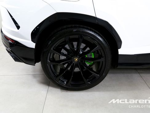 Used 2022 Lamborghini Urus AWD/4WD image 35