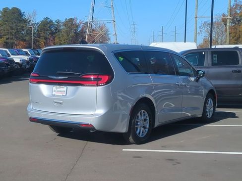 New 2026 Chrysler Pacifica Select image 13