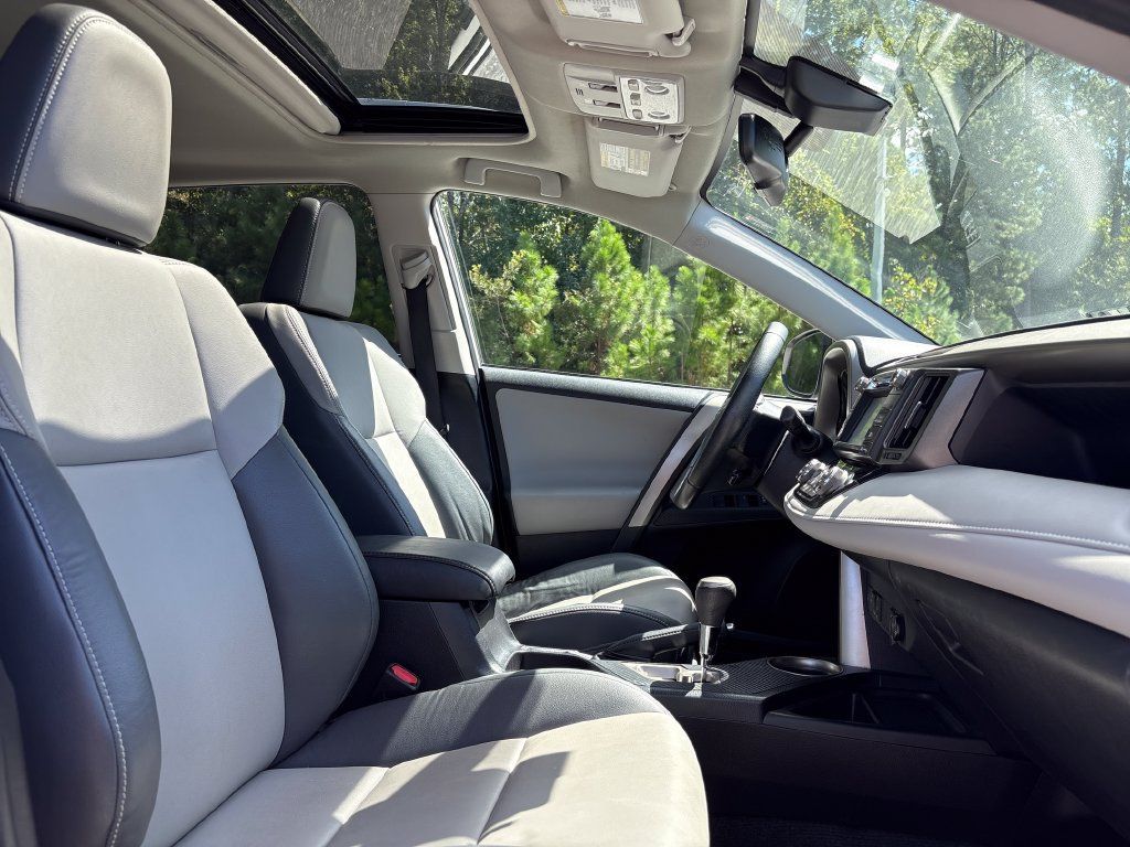 Used 2014 Toyota RAV4 Limited w/ Technology Package AWD/4WD image 27