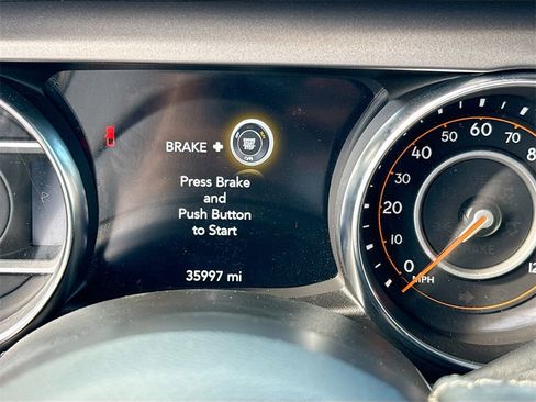 Used 2021 Jeep Gladiator Willys image 13