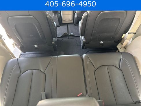 Used 2022 Chrysler Pacifica Touring-L image 19