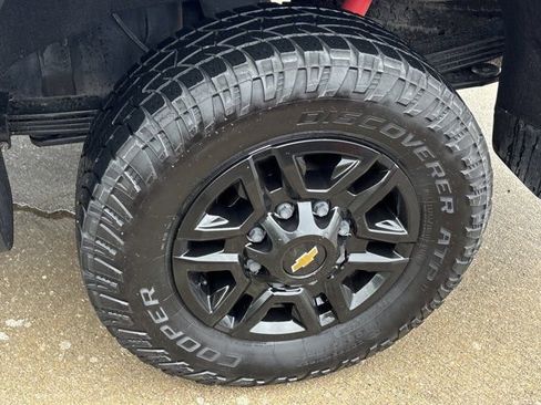 Used 2023 Chevrolet Silverado 2500 LT w/ Convenience Package AWD/4WD image 12