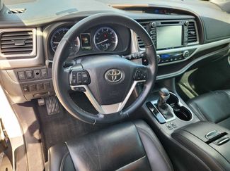 Used 2019 Toyota Highlander XLE FWD video 2