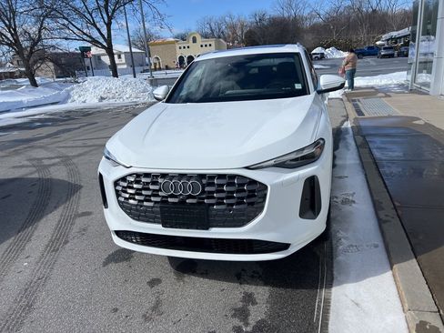 Used 2025 Audi Q5 Premium w/ Convenience Package image 52