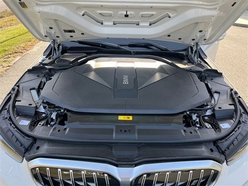Certified 2025 BMW i5 xDrive40 w/ Premium Package image 33