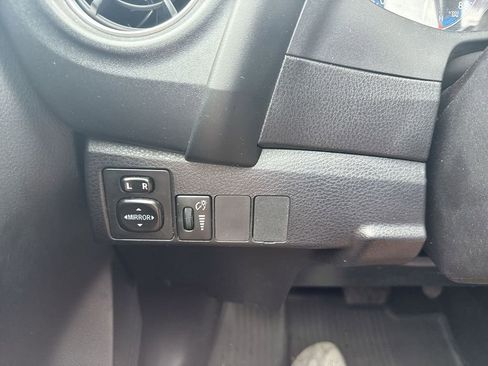 Used 2017 Toyota Corolla SE w/ Carpet Mat Package (TMS) FWD image 18