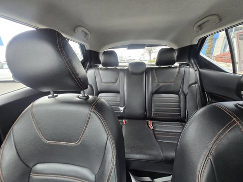 Used 2020 Nissan Kicks SR w/ SR Premium Package image 18