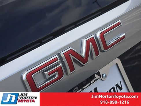 Used 2024 GMC Yukon Denali w/ Advanced Technology Package AWD/4WD image 12