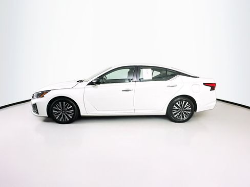Used 2025 Nissan Altima 2.5 SV FWD image 4