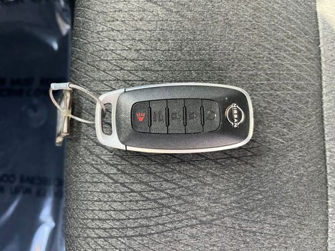 Used 2025 Nissan Rogue SV image 18