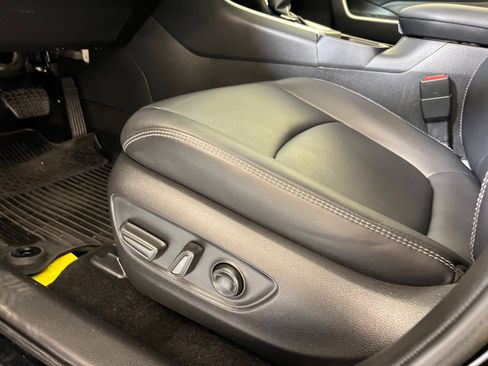 Used 2023 Toyota RAV4 XLE Premium image 13