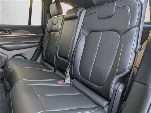 New 2025 Jeep Grand Cherokee Limited image 16