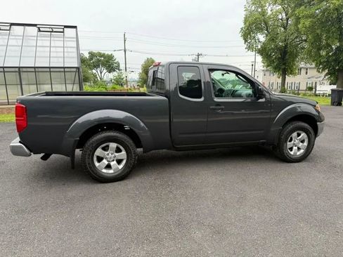 Used 2010 Nissan Frontier SE w/ SE Value Truck Pkg image 7