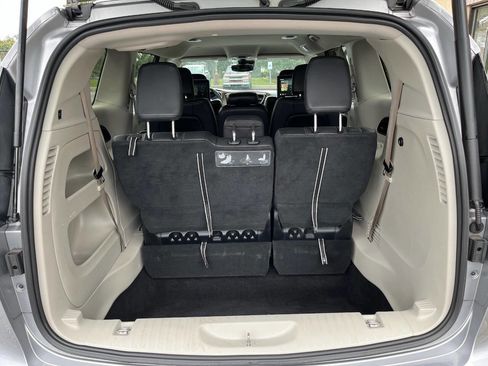 Used 2017 Chrysler Pacifica Touring-L Plus w/ Advanced Safetytec Group image 16