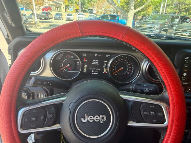 Used 2020 Jeep Wrangler Unlimited Sahara w/ Uconnect 4C Nav & Sound Group AWD/4WD image 17