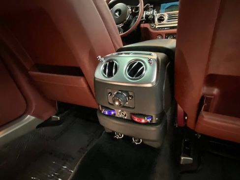 Used 2015 Rolls-Royce Ghost image 42