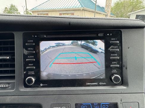 Used 2019 Toyota Sienna XLE image 15