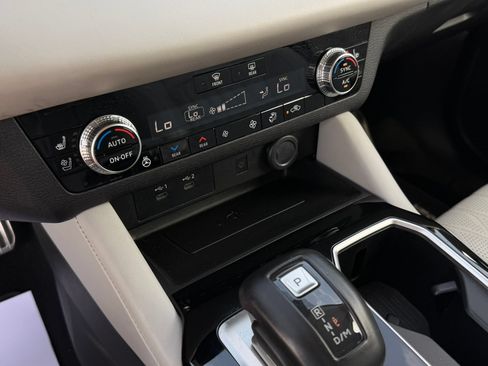 Used 2025 Mitsubishi Outlander SEL FWD image 17