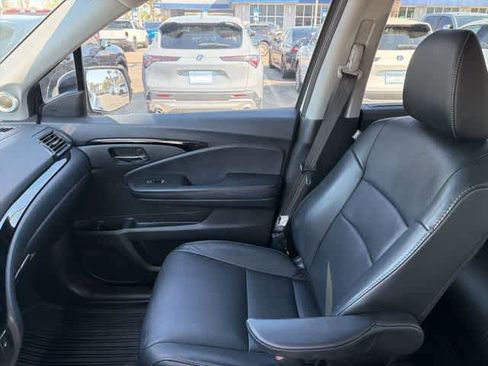 Used 2021 Honda Pilot Touring image 13