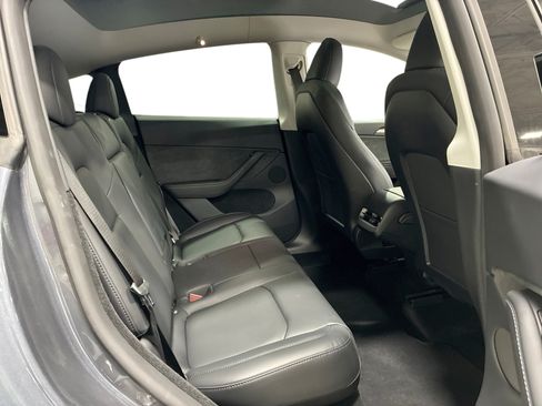 Certified 2023 Tesla Model Y Long Range AWD/4WD image 11