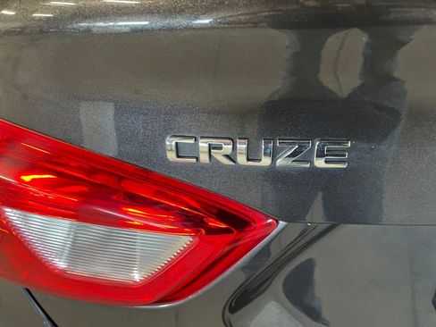 Used 2017 Chevrolet Cruze LT w/ Convenience Package image 33