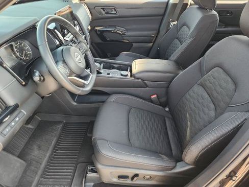 Certified 2025 Nissan Pathfinder SV w/ Black Appearance Package AWD/4WD image 9