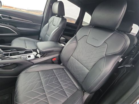 Used 2023 Kia Telluride EX X-Line image 11